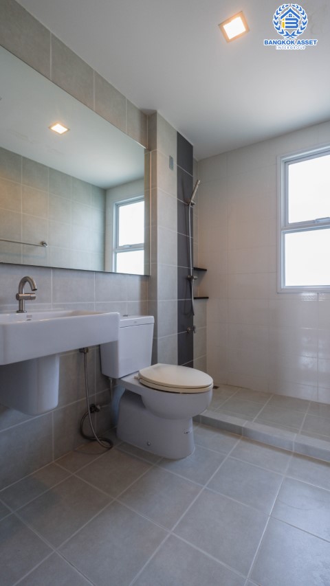 *****ทาวน์โฮมมือสองย่านกรุงเทพมหานคร ม.ทาวน์อเวนิว ซิกซ์ตี้ วิภาวดี-รังสิต หลังมุม! เนื้อที่เยอะสุดถึง 25.6 ตร.ว. ฟังก์ชัน 3 ห้องนอน 3 ห้องน้ำ 2 ที่จอดรถ สภาพสวยสุด แถมฟรี! 3 เครื่องปรับอากาศ บนทำเลเยี่ยม ใกล้รถไฟฟ้าสายสีแดง "สถานีทุ่งสองห้อง" และทางด่วน "อุตราภิมุข" จองเลย!